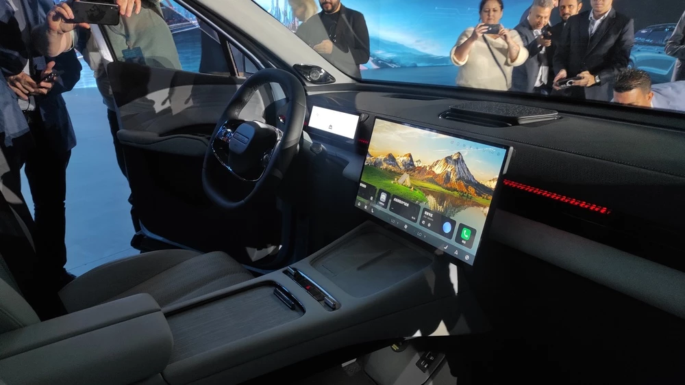 Omoda 7 презентация салон интерьер первый ряд