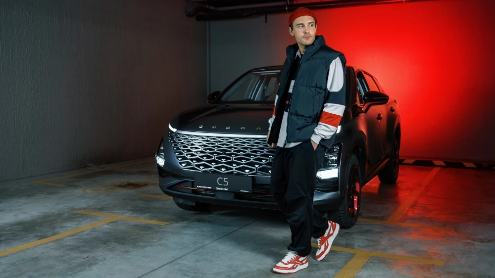 Omoda по «Фану». Объявлена цена самой доступной комплектации кроссовера C5 Omoda C5 Fun спереди