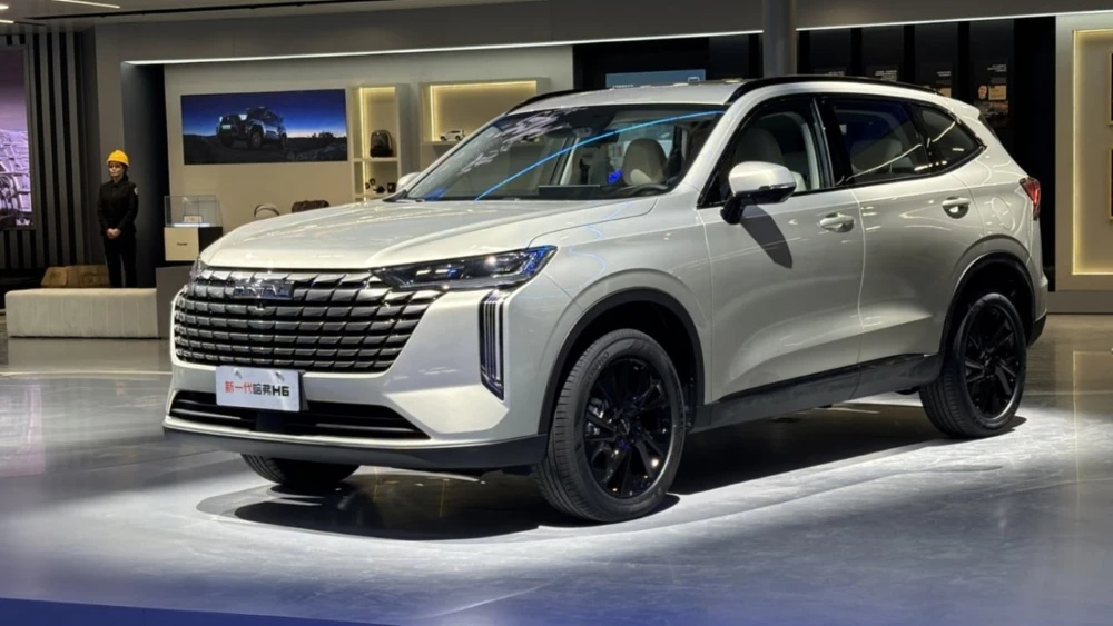 Haval H6 спереди сбоку в Пекине
