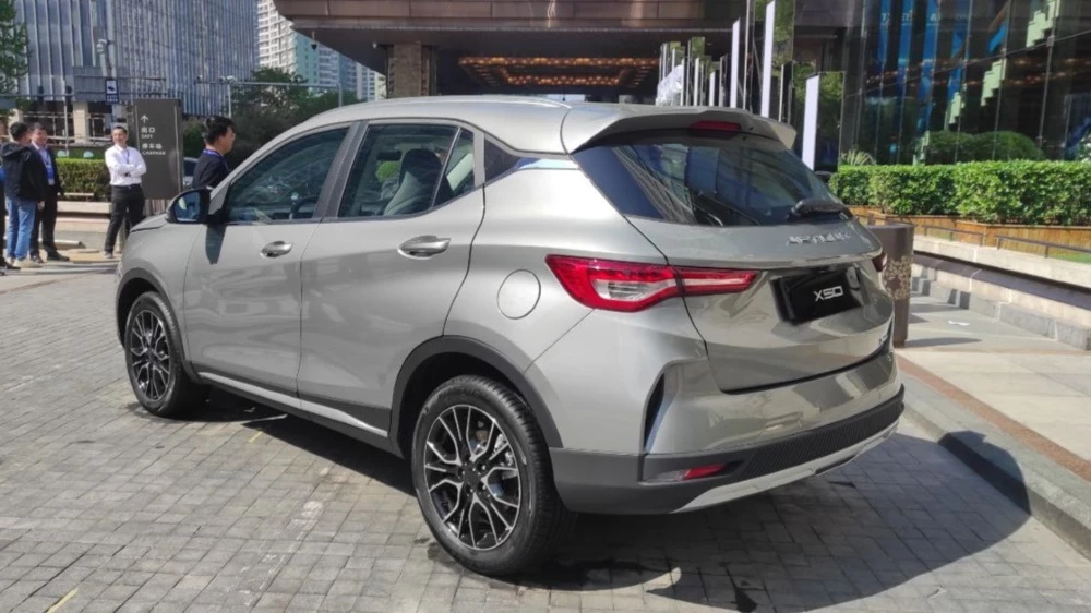 Jetour X50 сбоку сзади