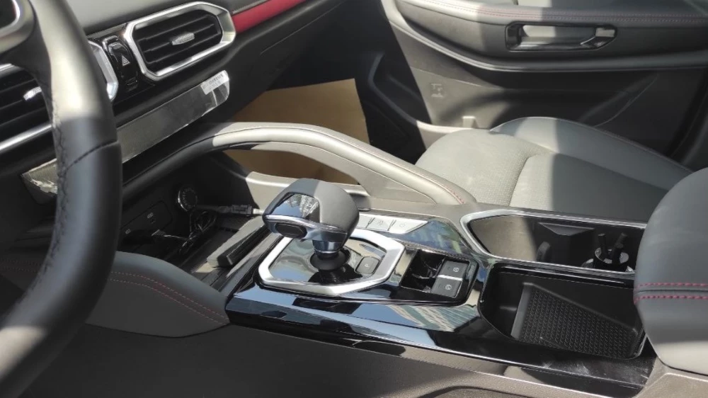 Jetour X50 интерьер центральный тоннель