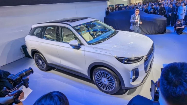 Tiggo 9 PHEV сбоку в Пекине