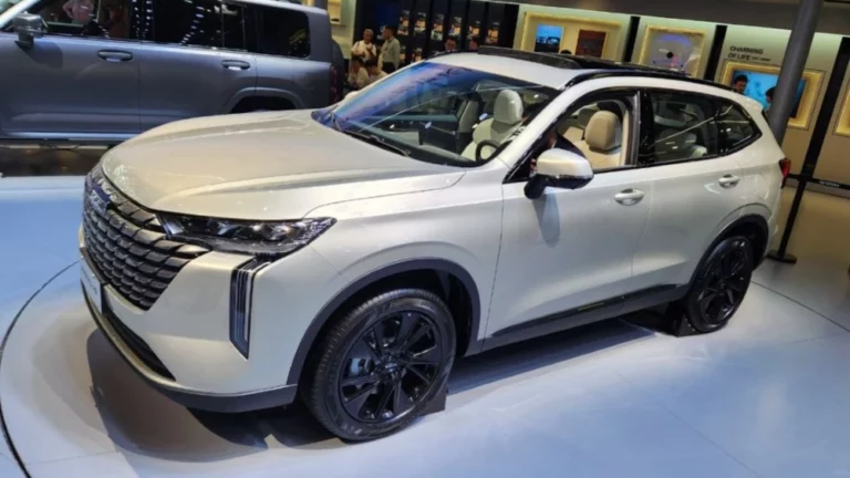 Haval H6 спереди сбоку в Пекине