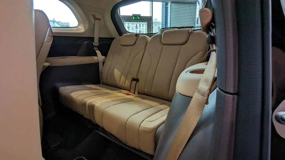 Seres M7 салон интерьер третий ряд