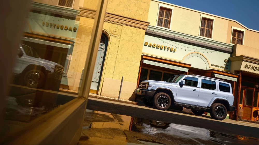 tank 300 hi4-t голубой гибрид сбоку