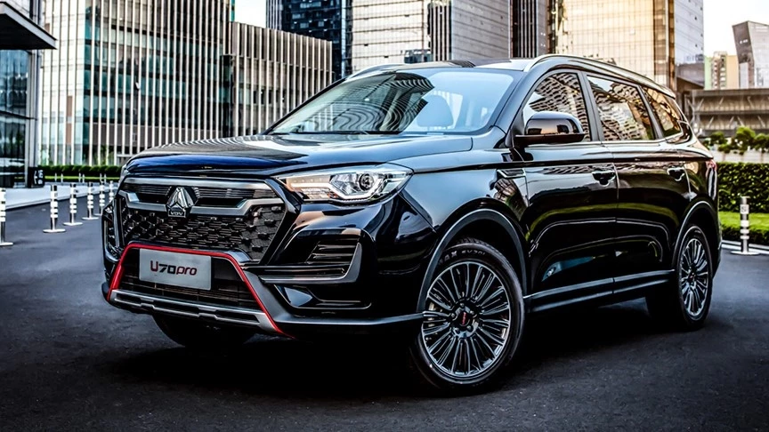 VGV U70 Pro сбоку спереди