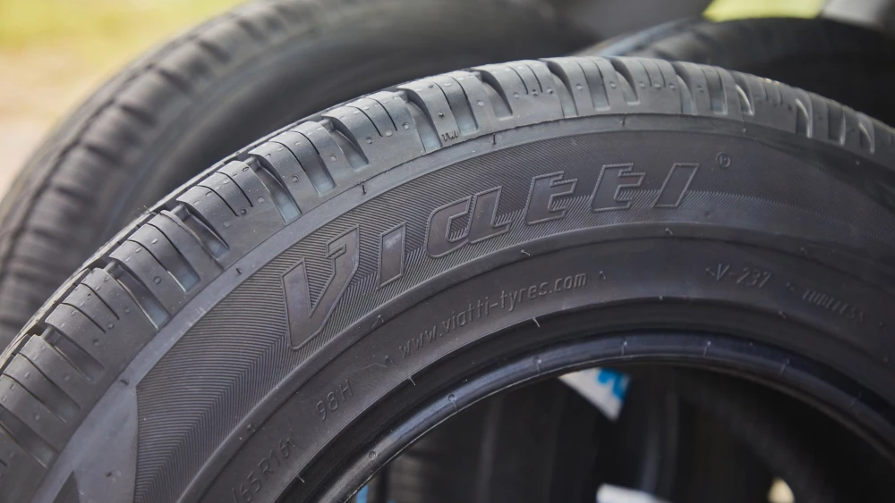 Готовим автомобиль к весеннему периоду: от уборки до замены колес, чек-лист Viatti шины летние Strada