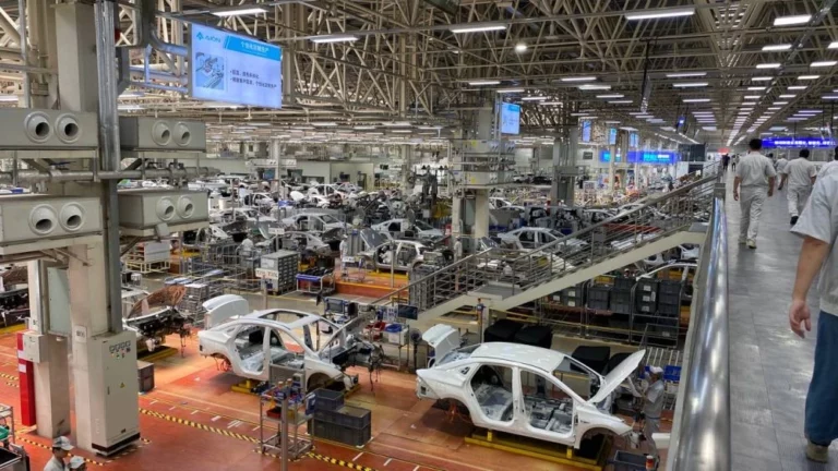 как производят GAC Aion завод сборка производство роботы