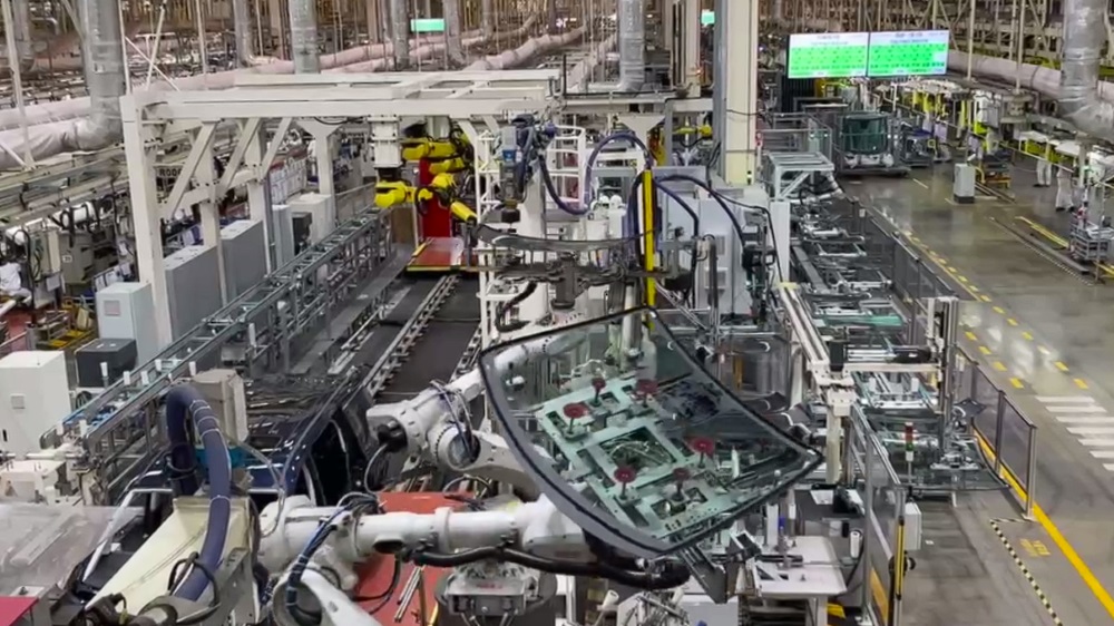 как производят GAC Aion завод сборка производство стекла роботы