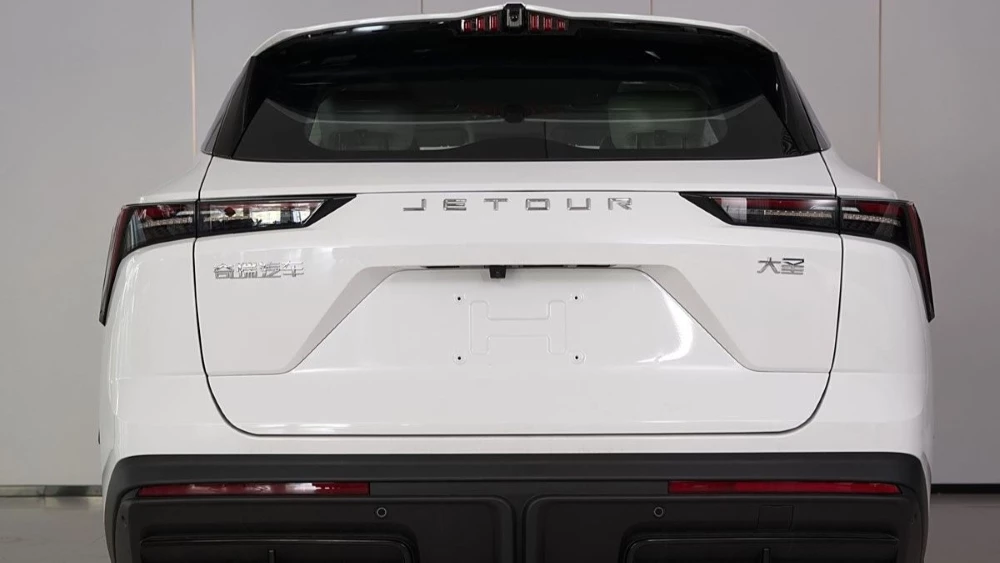 Обновленный кроссовер Jetour Dashing сзади белый