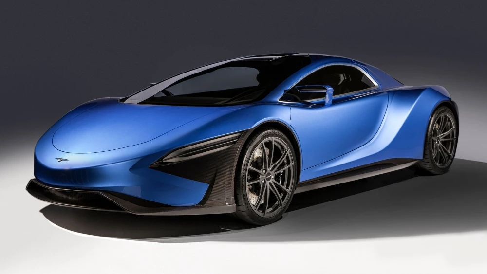 Концептуальный гиперкар Techrules GT96 сбоку спереди