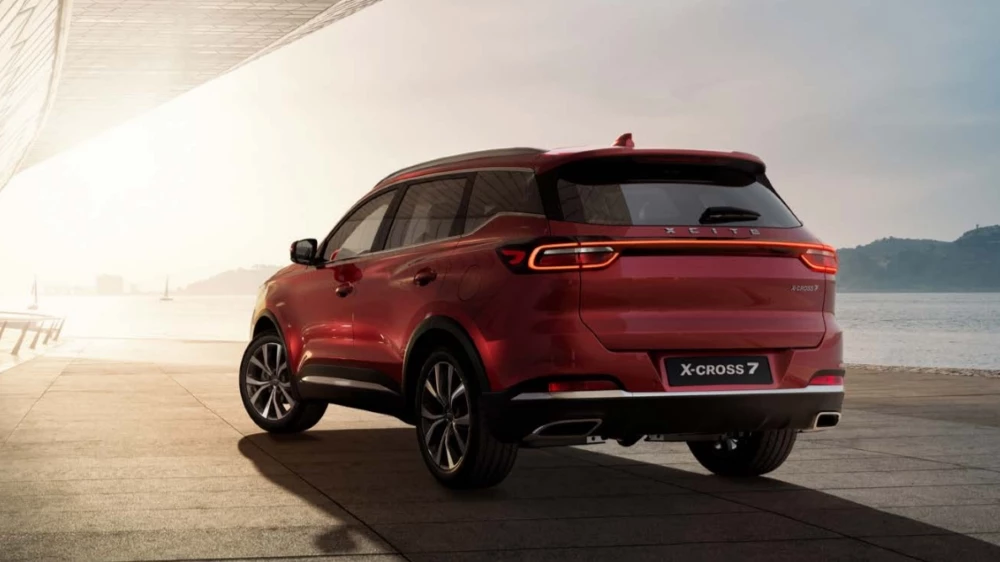 Кроссовер Xcite X-Cross 7 сзади сбоку