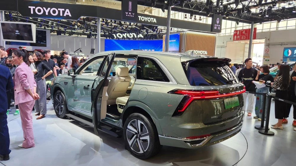 гибридный кроссовер Wey 07 сбоку сзади Пекинский автосалон