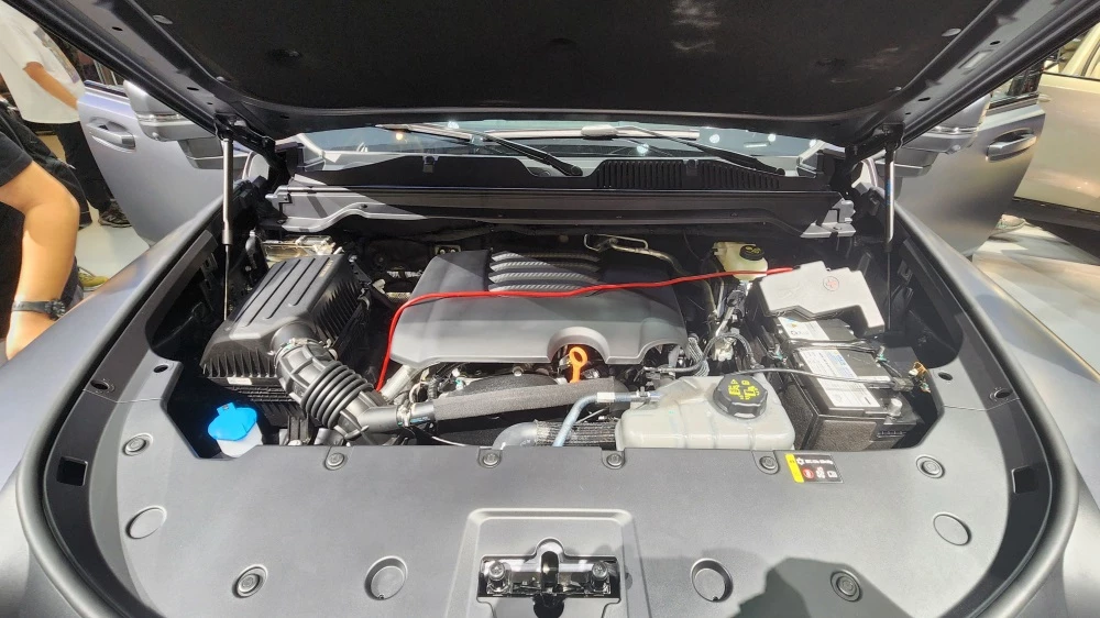 Haval H9 второго поколения новый серый под капотом