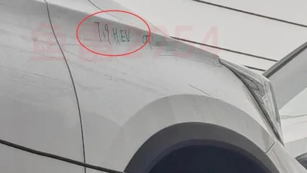 Гибридный Chery Tiggo 4 сбоку