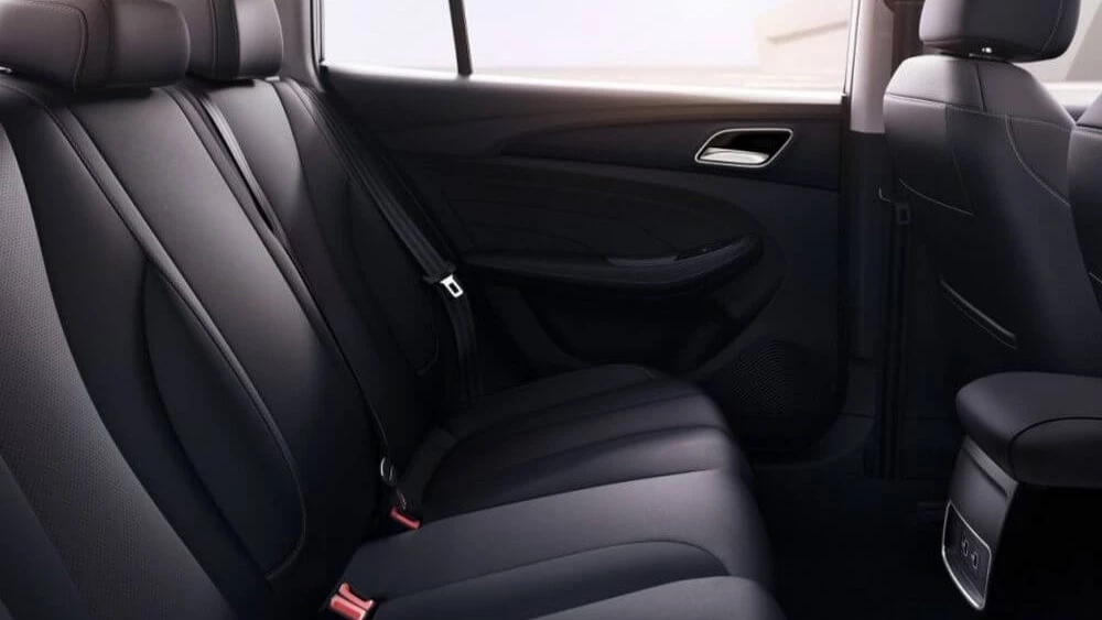 седан MG5 интерьер в России