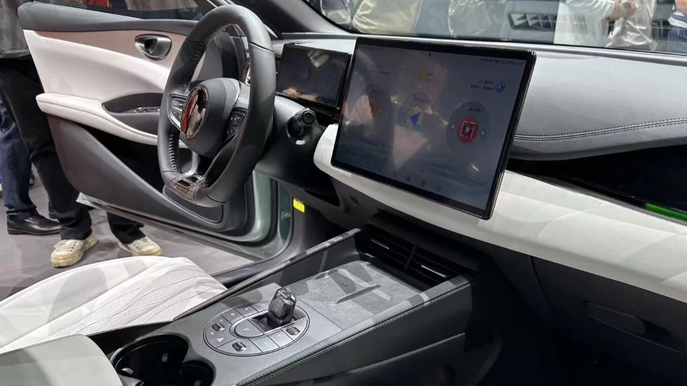 Седан BYD Seal 06 DM-i интерьер Пекинский автосалон