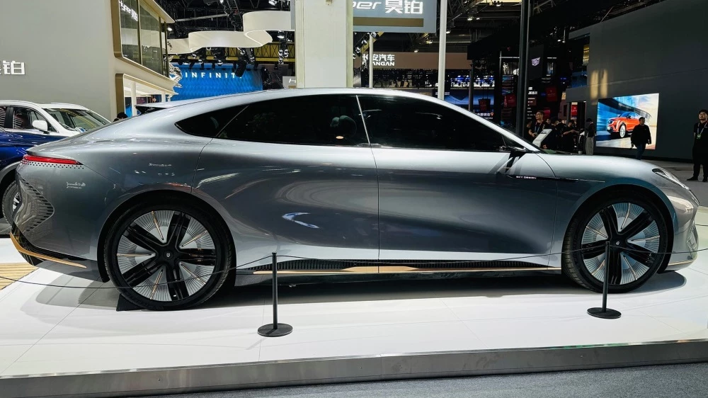 Седан Skywell Skyhome сбоку Пекинский автосалон