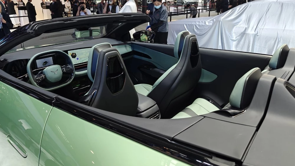 Кабриолет Hongqi EH7 интерьер Пекинский автосалон