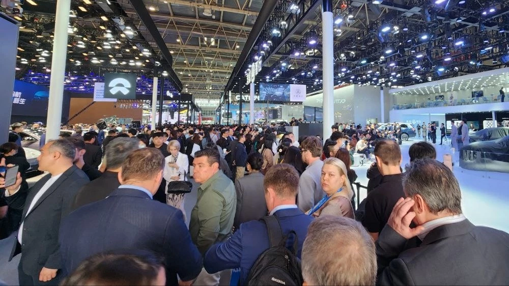 пекинский автосалон толпы