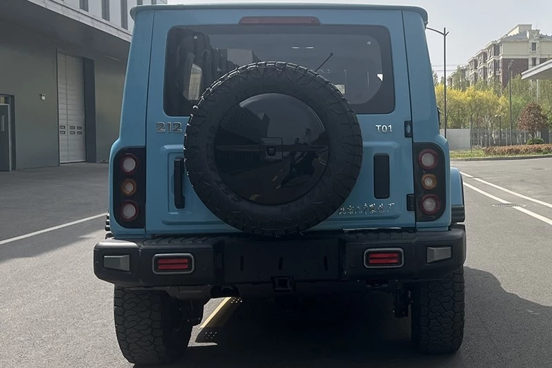 новый BAW 212 нового поколения сзади