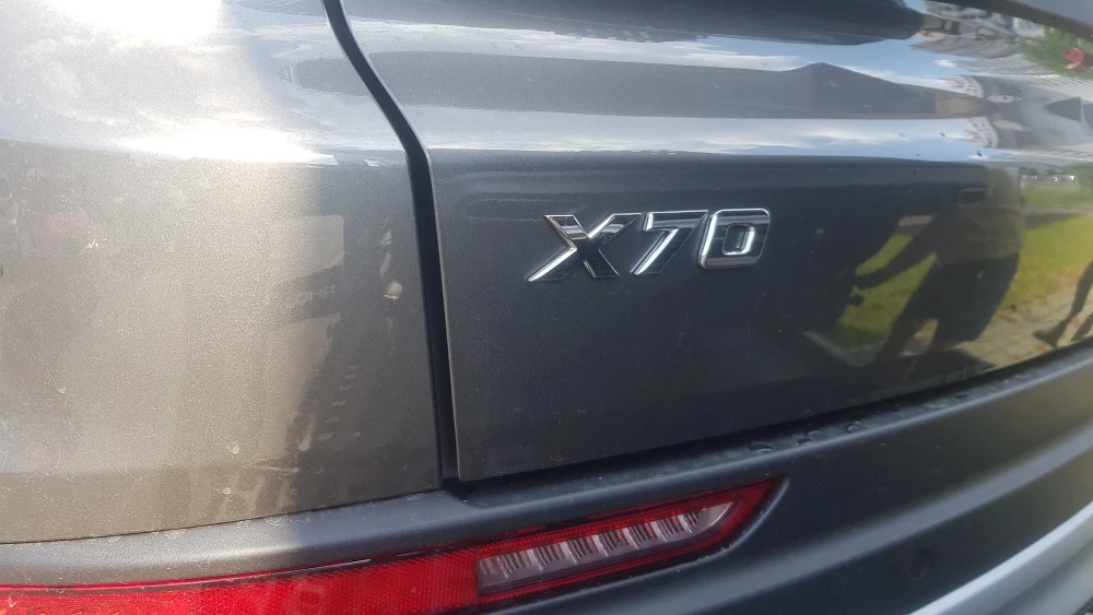 BelGee X70 сзади шильдик