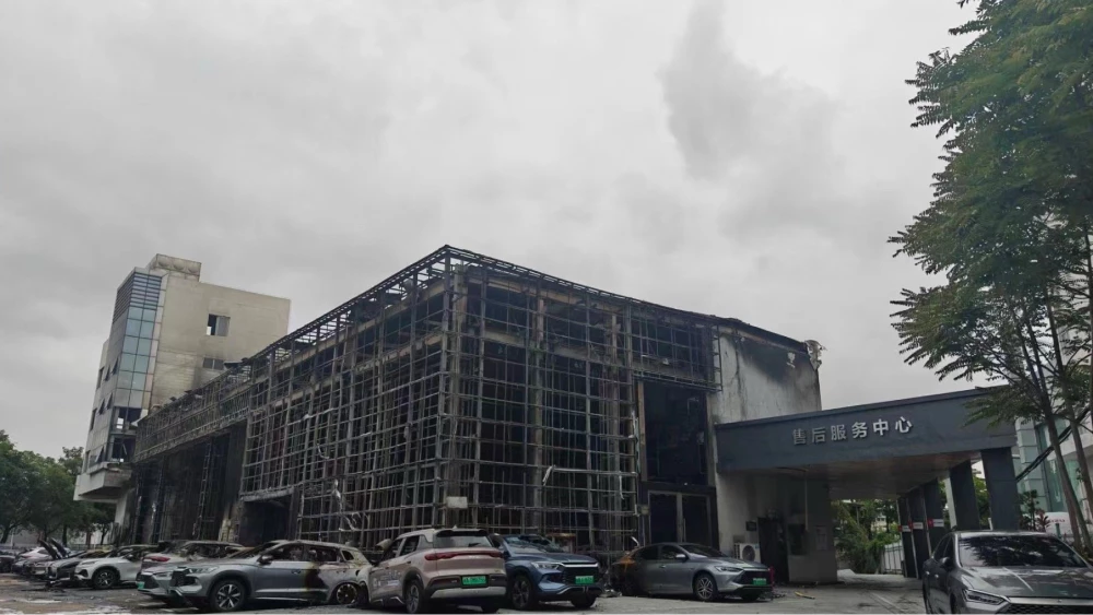 byd дилерский центр автосалон пожар