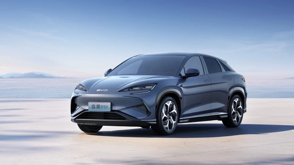 BYD Sea Lion 07EV сбоку спереди