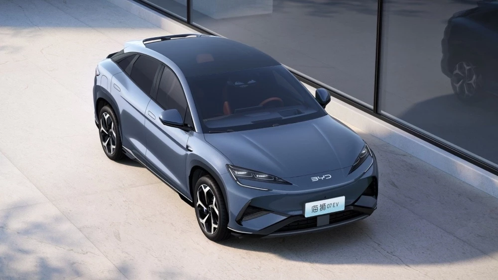 BYD Sea Lion 07EV сбоку спереди сверху