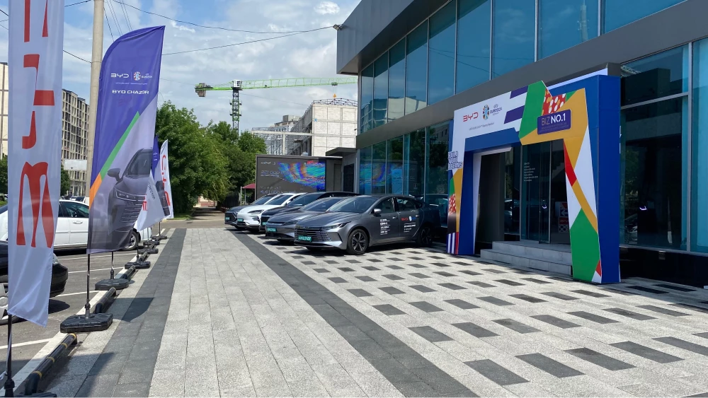 автосалон дилерский центр byd узбекистан ташкент yakkasaroy тест-драйв машины