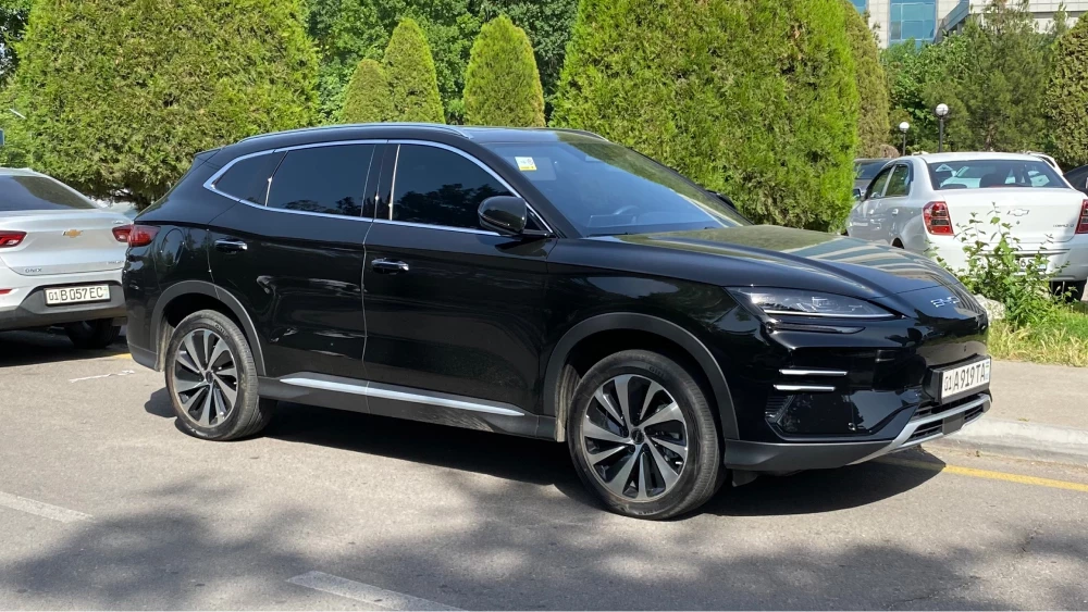 кроссовер byd song plus ev champion edition seal u электрический черный сбоку спереди узбекистан ташкент