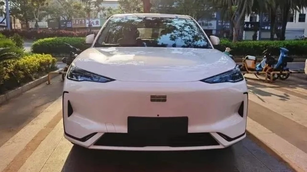 электрический кроссовер Geely Galaxy E5 спереди