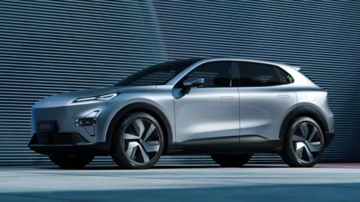 Кроссовер Changan Deepal S05 сбоку спереди
