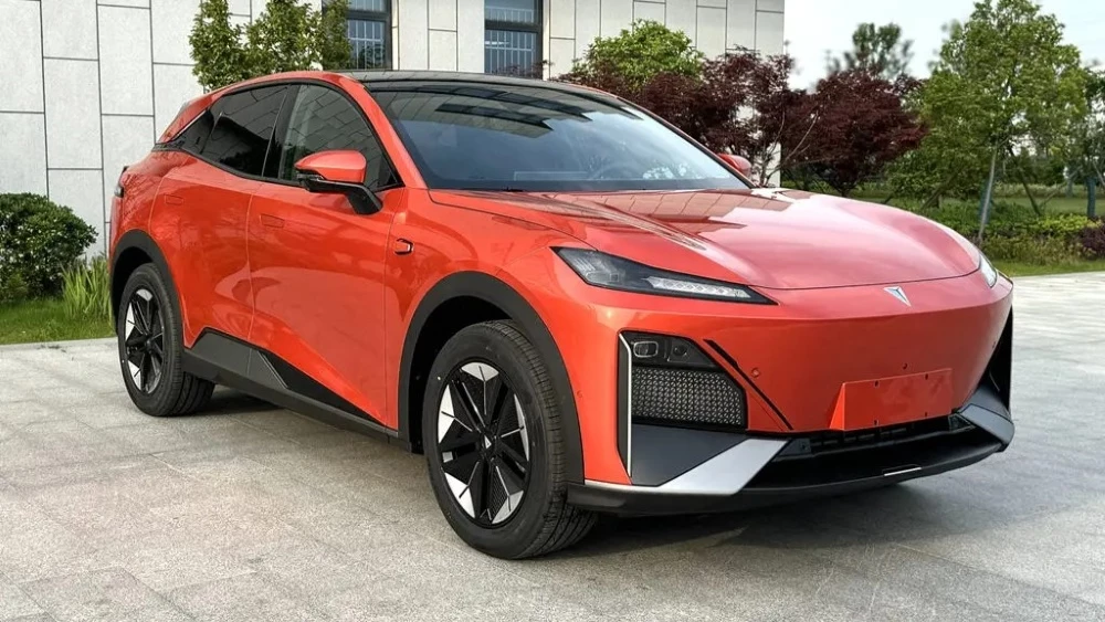 Changan Deepal S07 сбоку спереди