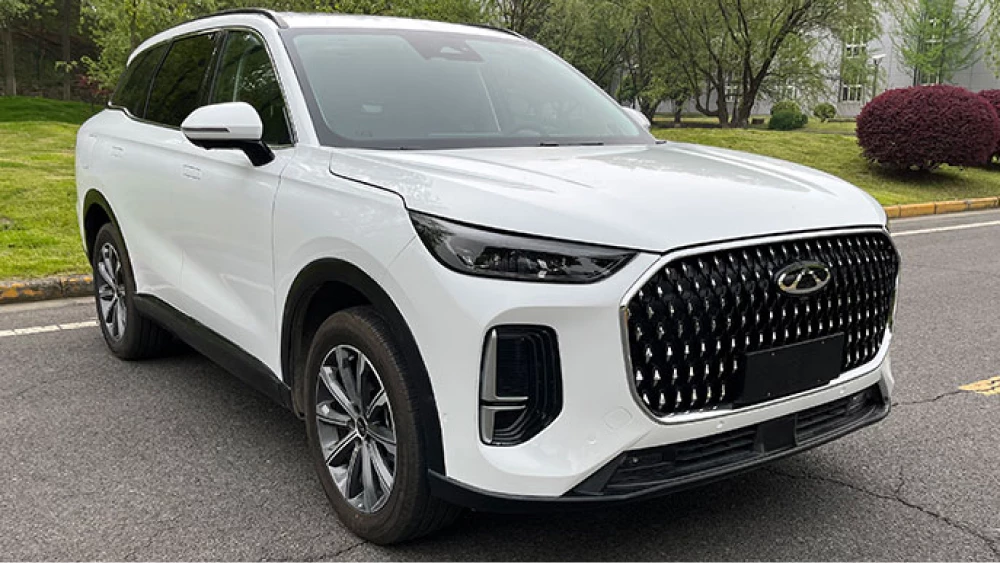 новый кроссовер chery tiggo 8l белый сбоку спереди