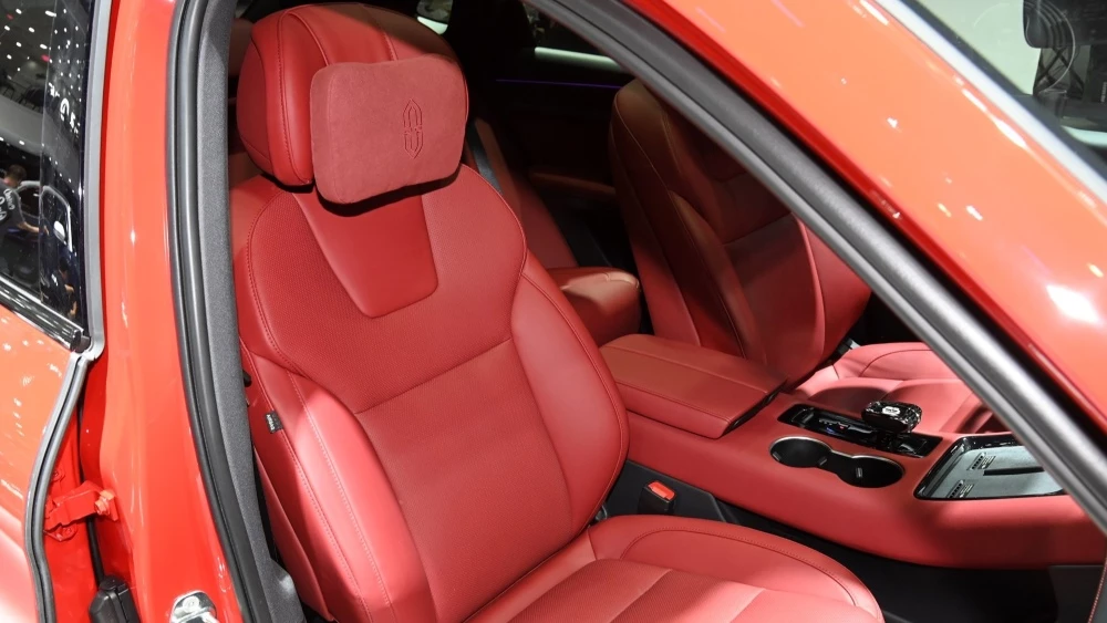 Обновленный кроссовер Huawe Aito M5 автосалон в Пекине интерьер