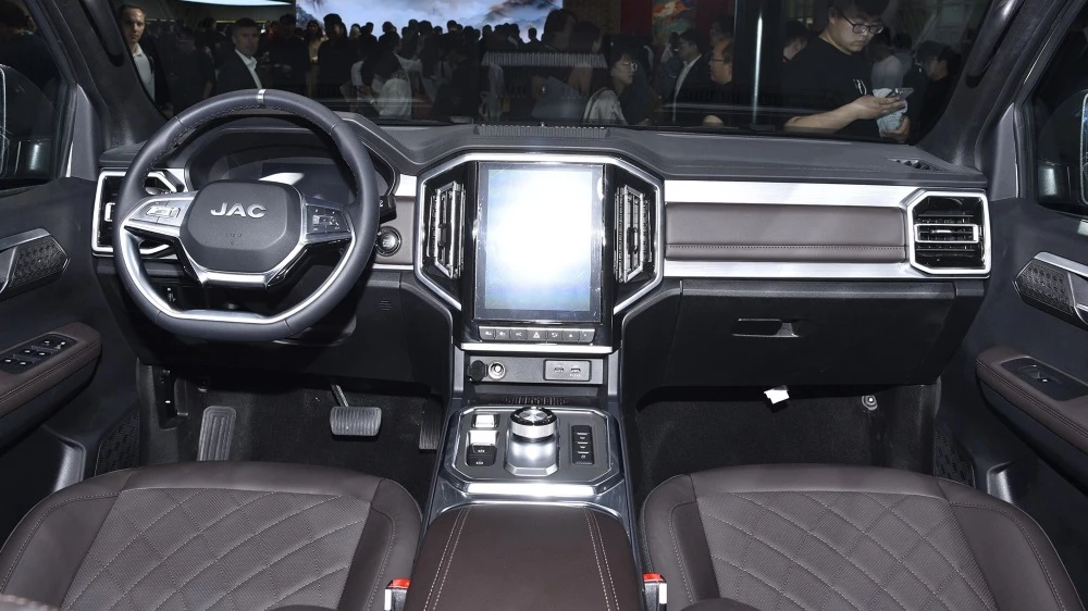 Электрический пикап JAC Hunter EV интерьер Пекинский автосалон
