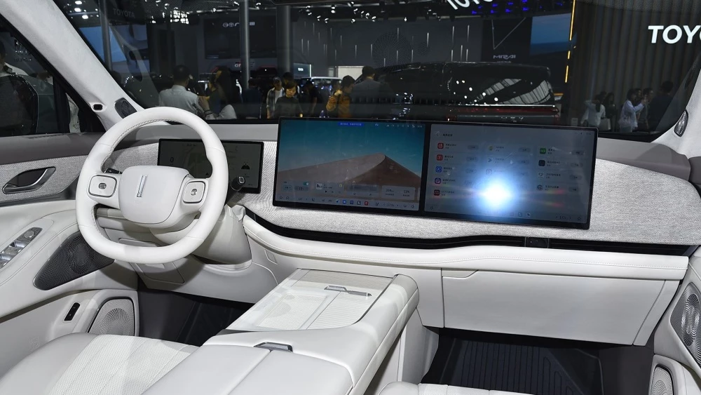 гибридный кроссовер Wey 07 интерьер Пекинский автосалон