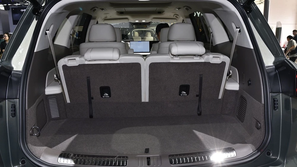 гибридный кроссовер Wey 07 багажник Пекинский автосалон