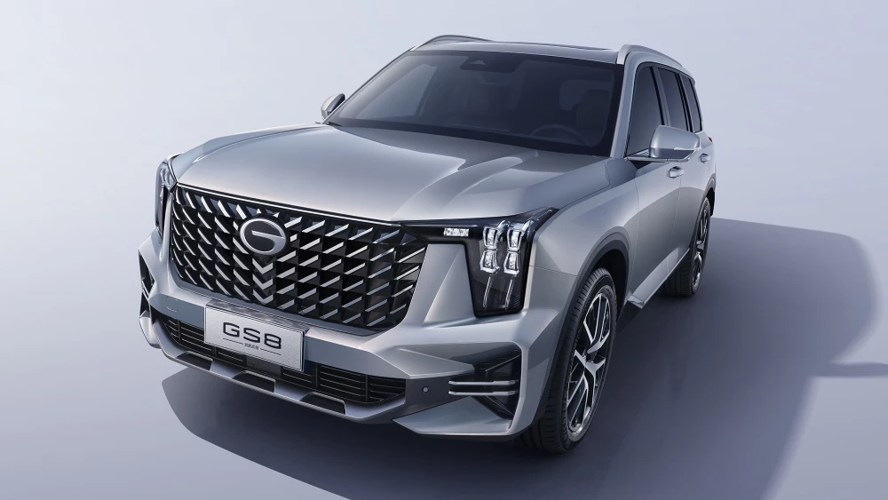 Менее 2 миллионов рублей. У кроссовера GAC GS8 появилась новая доступная версия gac gs8 сбоку спереди пятиместная версия