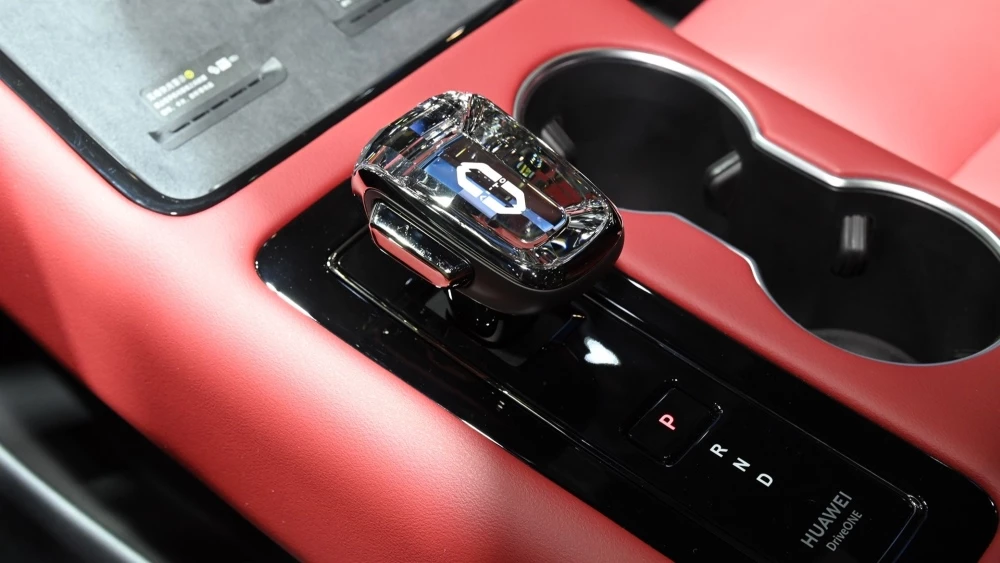 Обновленный кроссовер Huawe Aito M5 автосалон в Пекине интерьер