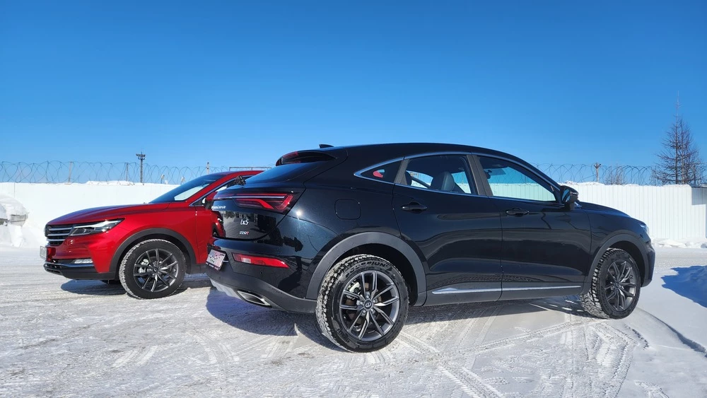 DFSK ix5 сбоку спереди тест