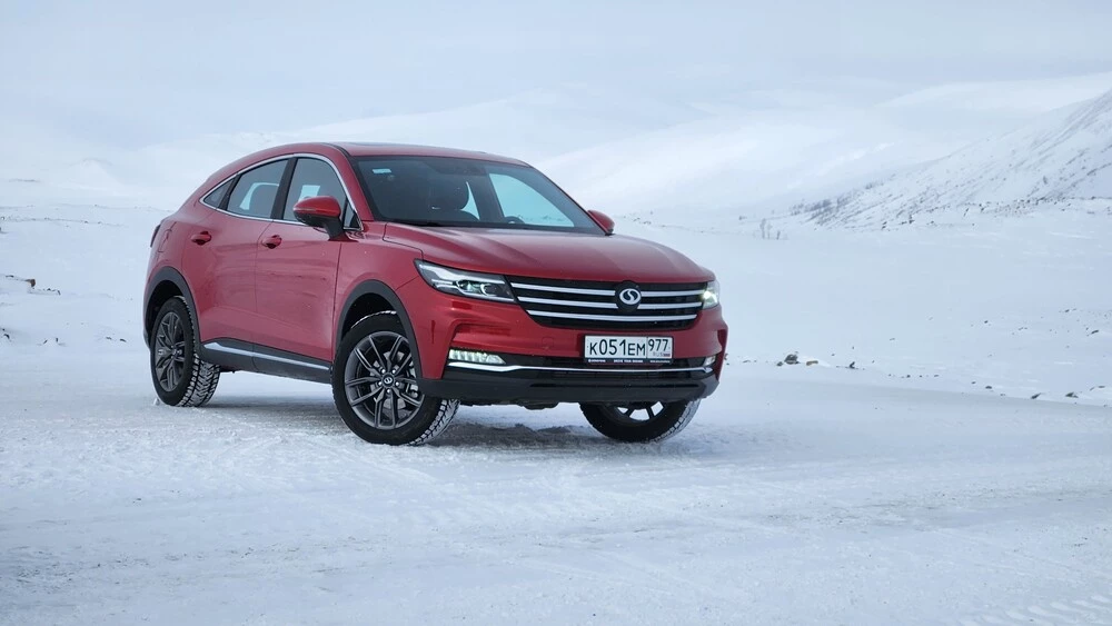 DFSK ix5 сбоку спереди тест