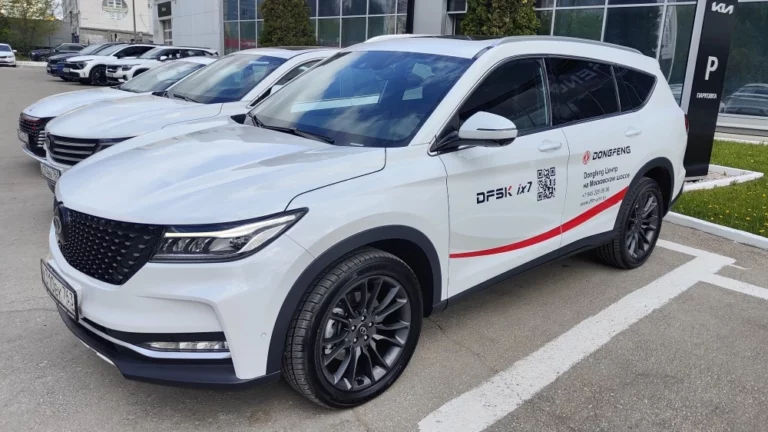 Dongfeng DFSK Fengon ix7 тест Мишина сбоку спереди