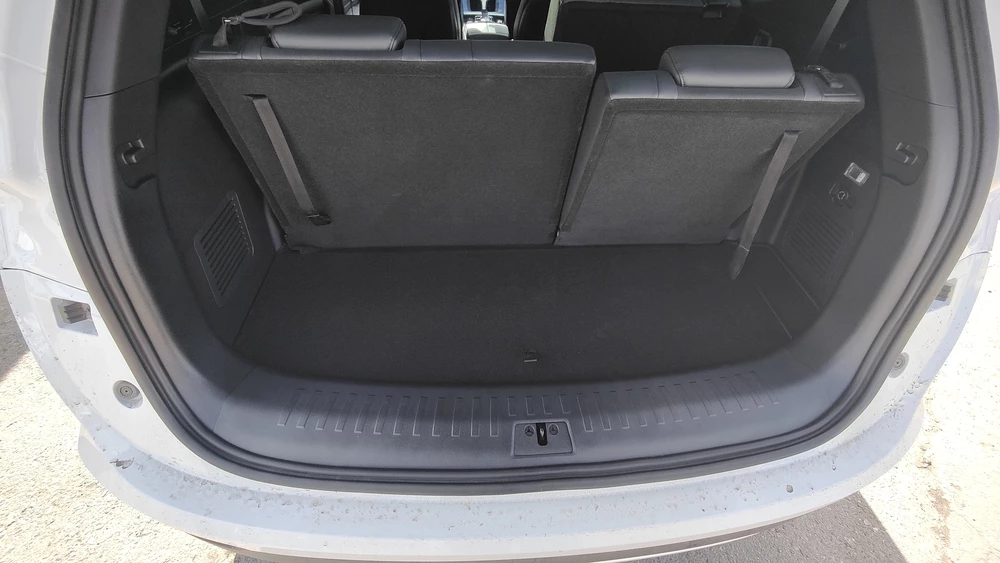 Dongfeng DFSK Fengon ix7 – из ряда вон. Тест Сергея Мишина Dongfeng DFSK Fengon ix7 тест Мишина салон интерьер сиденья третий ряд багажник