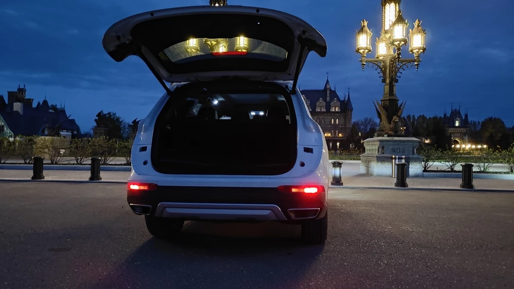 Dongfeng DFSK Fengon ix7 тест Мишина сзади вечерний свет фонари