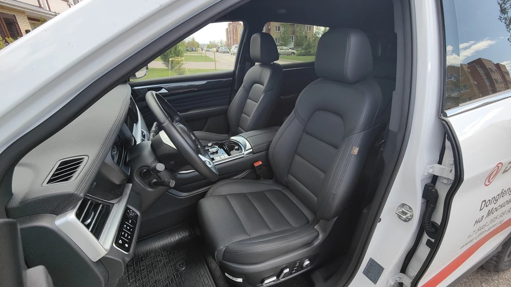 Dongfeng DFSK Fengon ix7 тест Мишина салон интерьер сиденья первый ряд