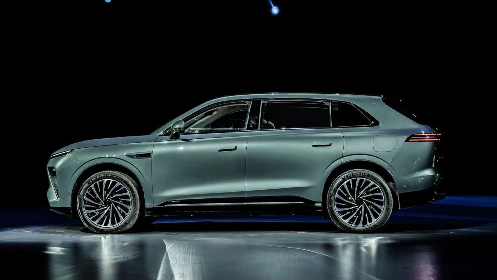 exeed exlantix et сбоку серый купить китай старт продаж комплектации цены