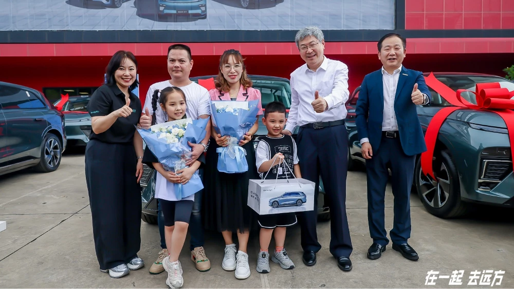 exlantix et старт продаж выдача Инь Тунъяо