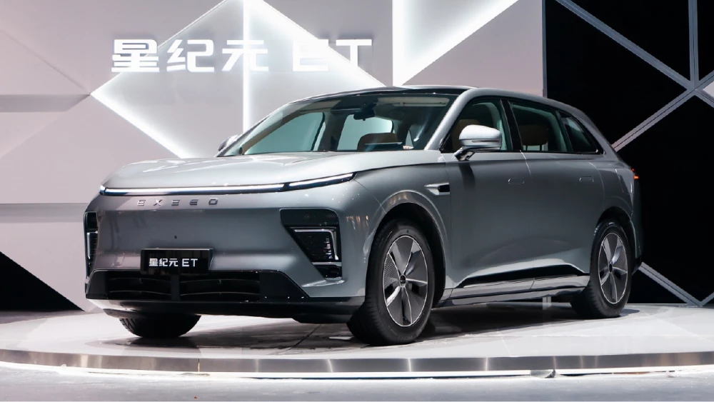 exeed exlantix et кроссовер сбоку спереди серый